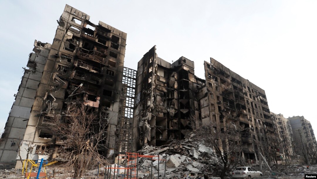 Уништени згради во Мариупол
