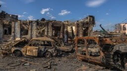 نمایی از ویرانی‌های برجای مانده از حملات ارتش روسیه به شهر تروستیانتز در منطقه سومی اوکراین