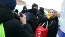 Россия: 15 тысяч административных дел за антивоенный протест