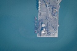 Полузатопленный БДК "Саратов" в порту Бердянска, 30 марта 2022 года
