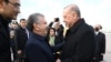 Президент Узбекистана Шавкат Мирзиёев встречает прибывшего с визитом в Ташкент президента Турции Реджепа Тайипа Эрдогана. 29 марта 2022 года