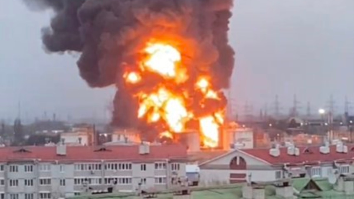 Под Белгородом загорелся склад боеприпасов. В Курске и Воронеже слышали  взрывы