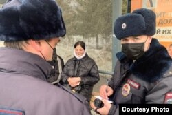 Задержание жительницы Новосибирска за макияж со слезами