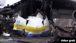 Спалена російськими військами «Мрія» в ангарі в Гостомелі