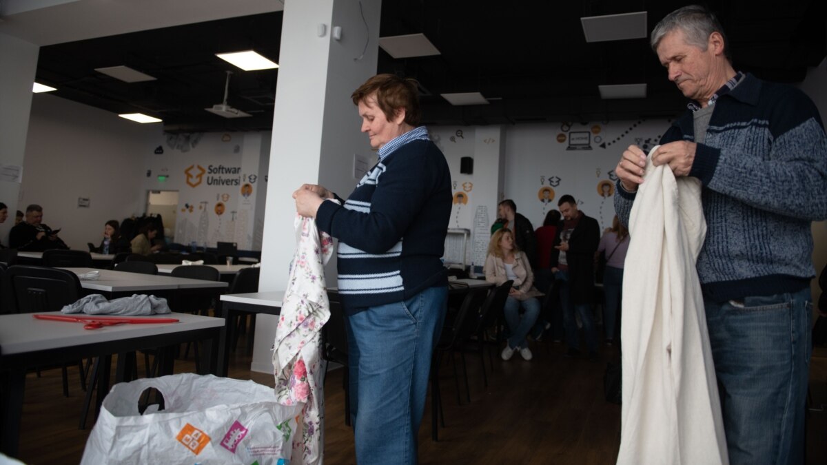 Хиляди украинци, които бягат от войната, идват в България. Срещнахме