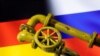 Tubat e gazit natyror të vendosur në flamujt gjermanë dhe rus. Fotografi ilustruese.
