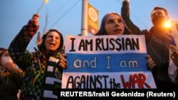 Россияне на митинге в Тбилиси