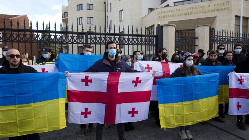 Тбилиси предпочитает об Украине говорить вполголоса