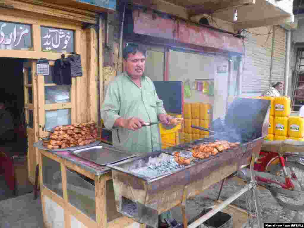 چمن ته چې لاړ شئ نو بیا دا وریت کړی چرګ هم وخورئ.