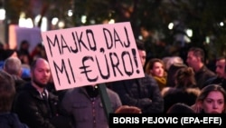 Jedna od parola na građanskom protestu u Podgorici, ilustrativna fotografija