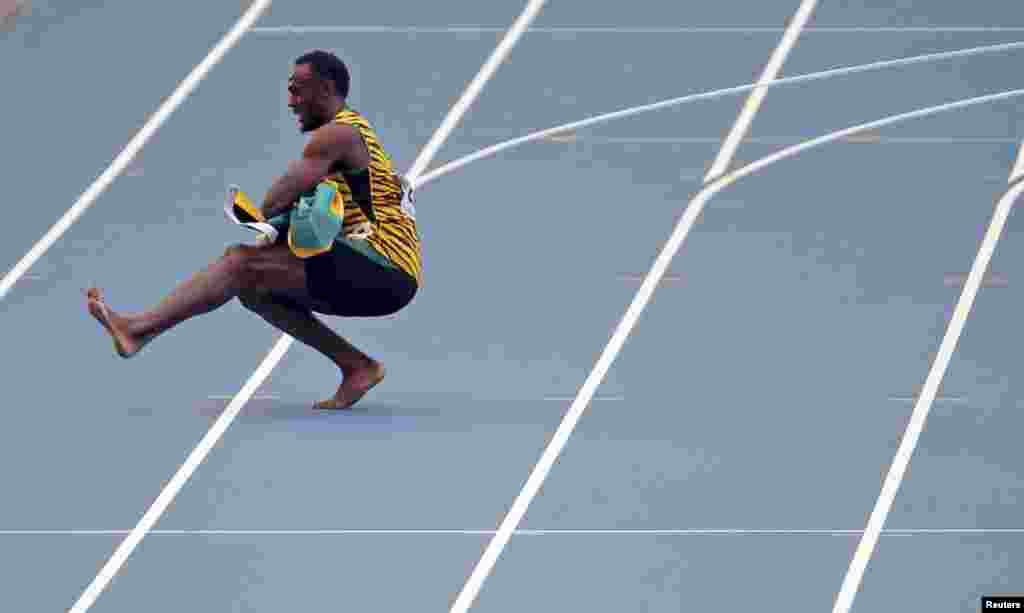 Usain Bolt of Jamaica performs a traditional Russian dance after Jamaica won the men&#39;s 4X100-meter relay final during the IAAF World Athletics Championships in Moscow. (Reuters/Phil Noble)