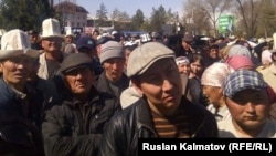 Protesters rally in Kerben.
