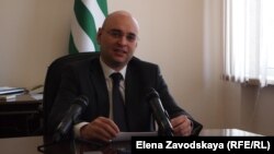 Аслан Басария заверил, что веерных отключений не будет, но призвал население Абхазии максимально экономить электроэнергию. Фото автора