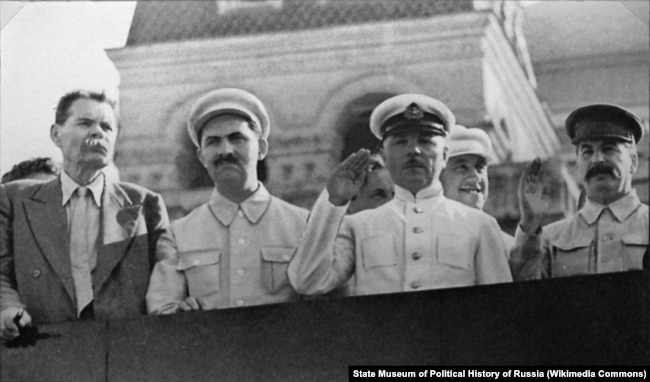 Максим Горький, Лазарь Каганович, Климент Ворошилов и Иосиф Сталин, 1931 год