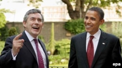 Gordon Brown (left) and Barack Obama in London