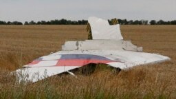 Mbetjet e aeroplanit malajzian të fluturimit MH-17 që u rrëzua mbi Ukrainë më 17 korrik 2014.