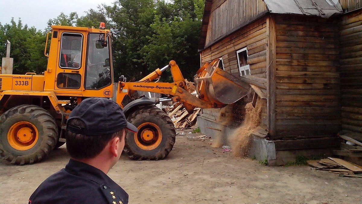 В Татарстане цыганский поселок снесли со спецназом, ОМОНом и собаками