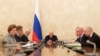 Михаил Мишустин на встрече на встрече с членами правительства