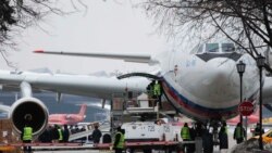 Самолет в московском аэропорту Внуково.