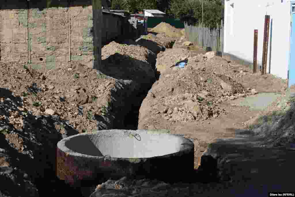 Прокладка водопровода в селе Хантагы.