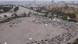 Auto drive in testiranje na korona virus, Los Angeles