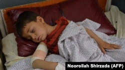 تصویر آرشیف: یکی از اطفال قربانی ماین های منفجر ناشده در افغانستان