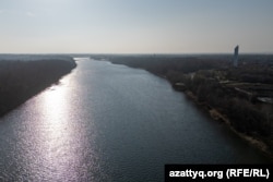 Река Урал в районе Уральска. Западно-Казахстанская область, 22 ноября 2025 года