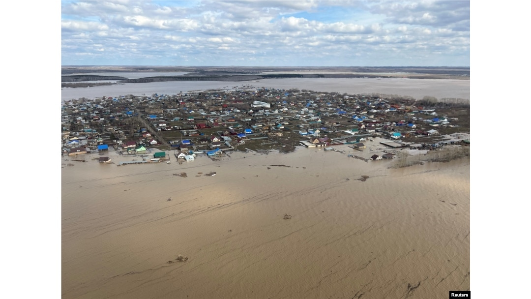 Затопленный паводком населенный пункт в Северо-Казахстанской области, 16 апреля 2024 года