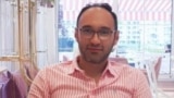 امیرحسین موسوی که با نام کاربری «جیمز بی‌دین» در شبکه‌های اجتماعی فعالیت می‌کرد
