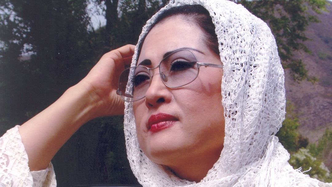 Орыс әйелдері бейнеленген порно видеолар Цунаденің секс-мангасы Нарутоны шынайы етеді