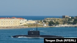 Подводная лодка «Ростов-на-Дону» Черноморского флота РФ в Севастопольской бухте, архивное фото