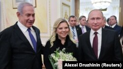 Russian President Vladimir Putin (R), Israeli Prime Minister Benjamin Netanyahu (L) and his wife Sara Netanyahu attend a meeting at the Kremlin in Moscow, February 27, 2019