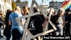Demonstrație împotriva antisemitismului la Halle, la cîteva zile după ce zile după Stephan Balliet a ucis două persoane în fața sinagogii din oraș, 13 octombrie 2019.