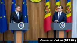Vasile Tofan (dreapta) cu comisarul european pentru economie Valdis Dombrovskis la Chișinău, vineri, 2 octombrie. 
