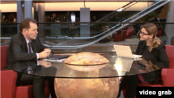 Graham Watson în dialog cu Iolanda Bădiliță la Strasbourg.