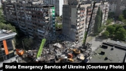 Пошуково-рятувальні роботи в Дарницькому районі тривають, кажуть у ДСНС