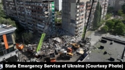 Расейскія войскі 14 траўня абстралялі дом у Кіеве, зруйнаваўшы цэлы пад’езд