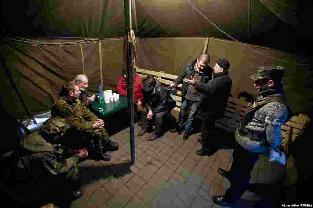 Erməni mağarında qızğın söhbət gedir.