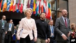 Predsjednica Evropske komisije Ursula von der Leyen, predsjednik Ukrajine Volodimir Zelenski i predsjednik Evropskog vijeća Charles Michel tokom samita EU u Briselu 9. februara 2023. godine.