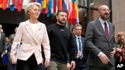 (Left to right) European Commission President Ursula von der Leyen, Ukraine's President Volodymyr Zelenskiy, and European Council President Charles Michel are seen in Brussels earlier this year.