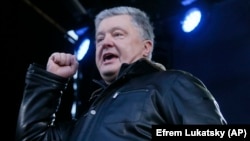 Petro Poroshenko told a Kyiv rally on December 8 that "we cannot make any concessions until the last sliver of Ukrainian land is free."