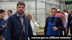 Predrag Koluvija (left) poses on his farm with current Interior Minister Aleksandar Vulin (right) in June 2015.