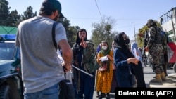 تصویر آرشیف: طالبان مانع کار خبرنگاران در جریان یک گردهمایی زنان در کابل شده اند