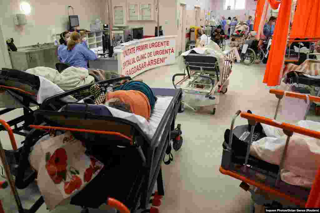 Medical staff are surrounded by COVID-19 patients in the intensive-care unit of the Bagdasar-Arseni Hospital in Bucharest on October 19.