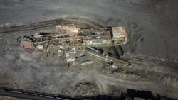 Eksploatacija uglja na površinskim kopovima na Kosovu, kojima upravlja Kosovska energetska korporacija. U srpskom privrednom registru postoji javno preduzeće Površinski kopovi Kosovo, iako Srbija duže od 25 godina nema kontrolu nad kosovskim kopovima uglja. 