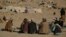  باشنده گان یک منطقه خشکسالی زده در جنوب افغانستان. 