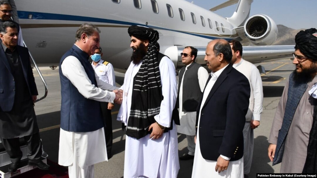 Pakistani Foreign Minister Shah Mahmood Qureshi (left) is welcomed upon arriving in Kabul on October 21. 