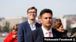 Karácsony Gergely visszalépésének bejelentése után. Nem őszinte a mosoly