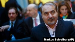 حسین موسویان از مذاکره‌کنندگان ارشد سابق هسته‌ای ایران و در دولت هاشمی رفسنجانی سفیر جمهوری اسلامی در آلمان بود.
