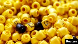 Lego je prestao da isporučuje proizvode u Rusiju u martu nakon početka invazije na Ukrajinu, ali su prodavnice ostale otvorene jer se većina rivalskih prodavaca povukla